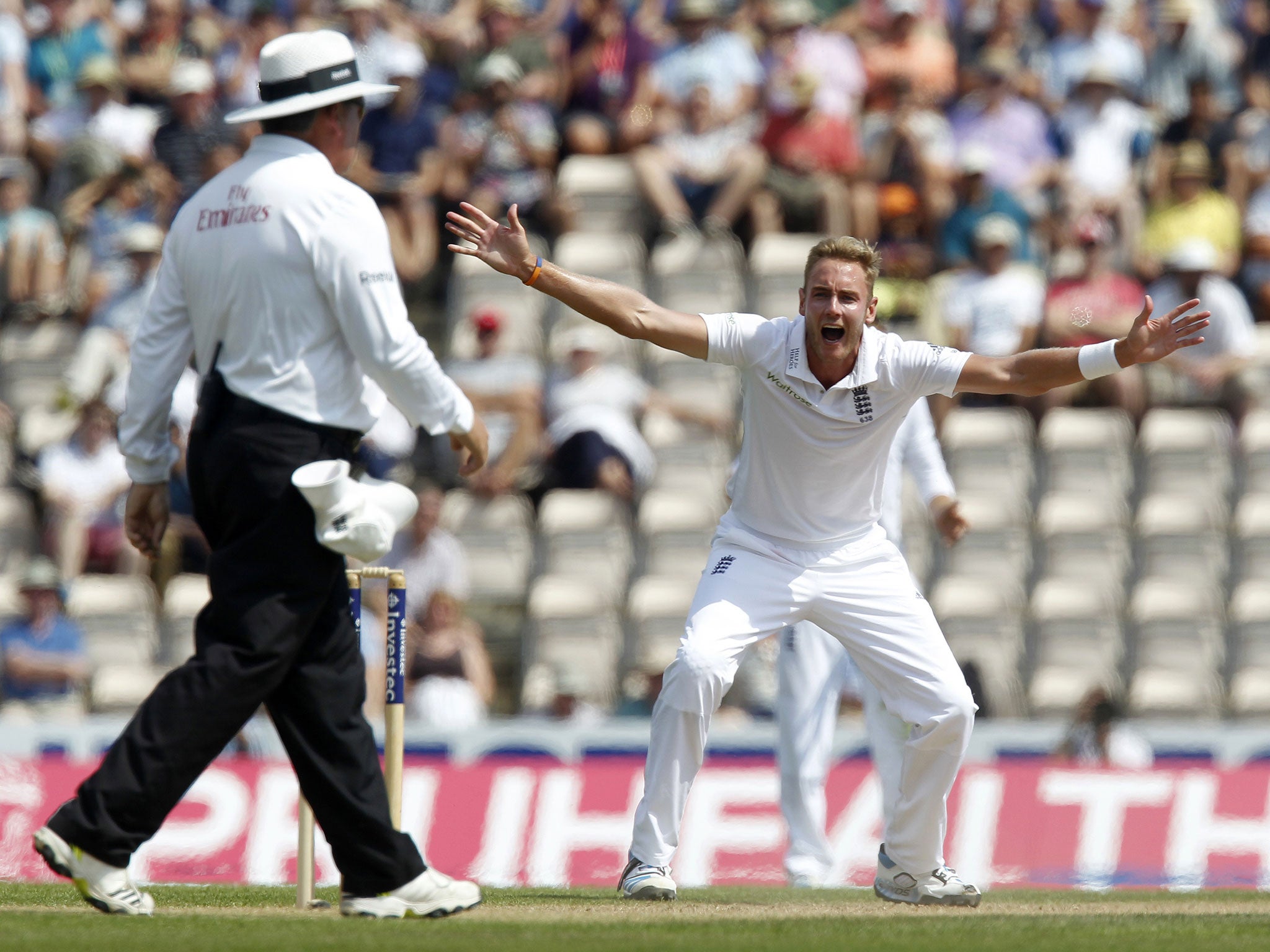 Englands Stuart Broad (R) appeals unsuccessfully for the wicket of Indias Cheteshwar Pujara