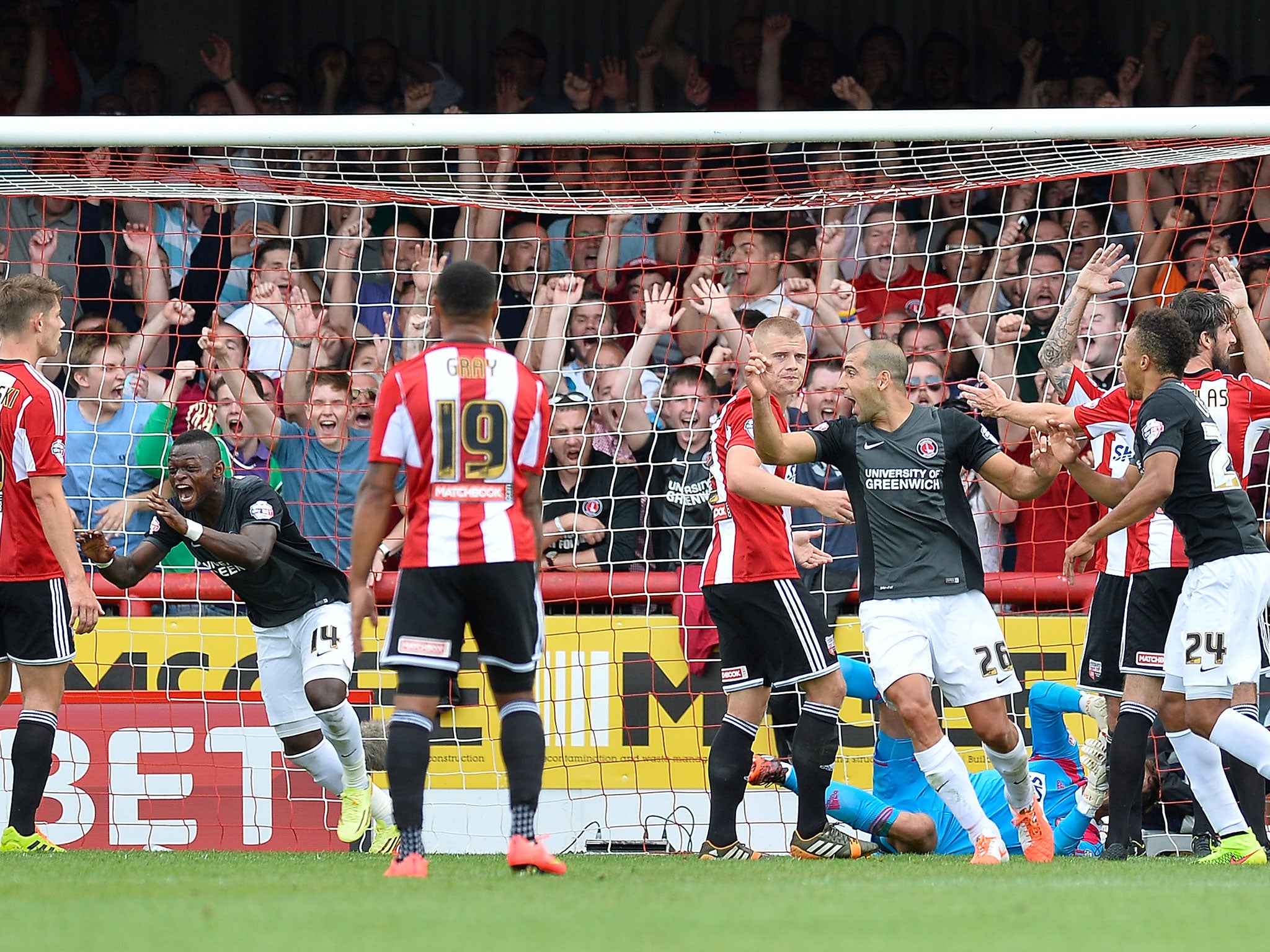 Charlton players celebrate Igor Vetokele scoring the opener