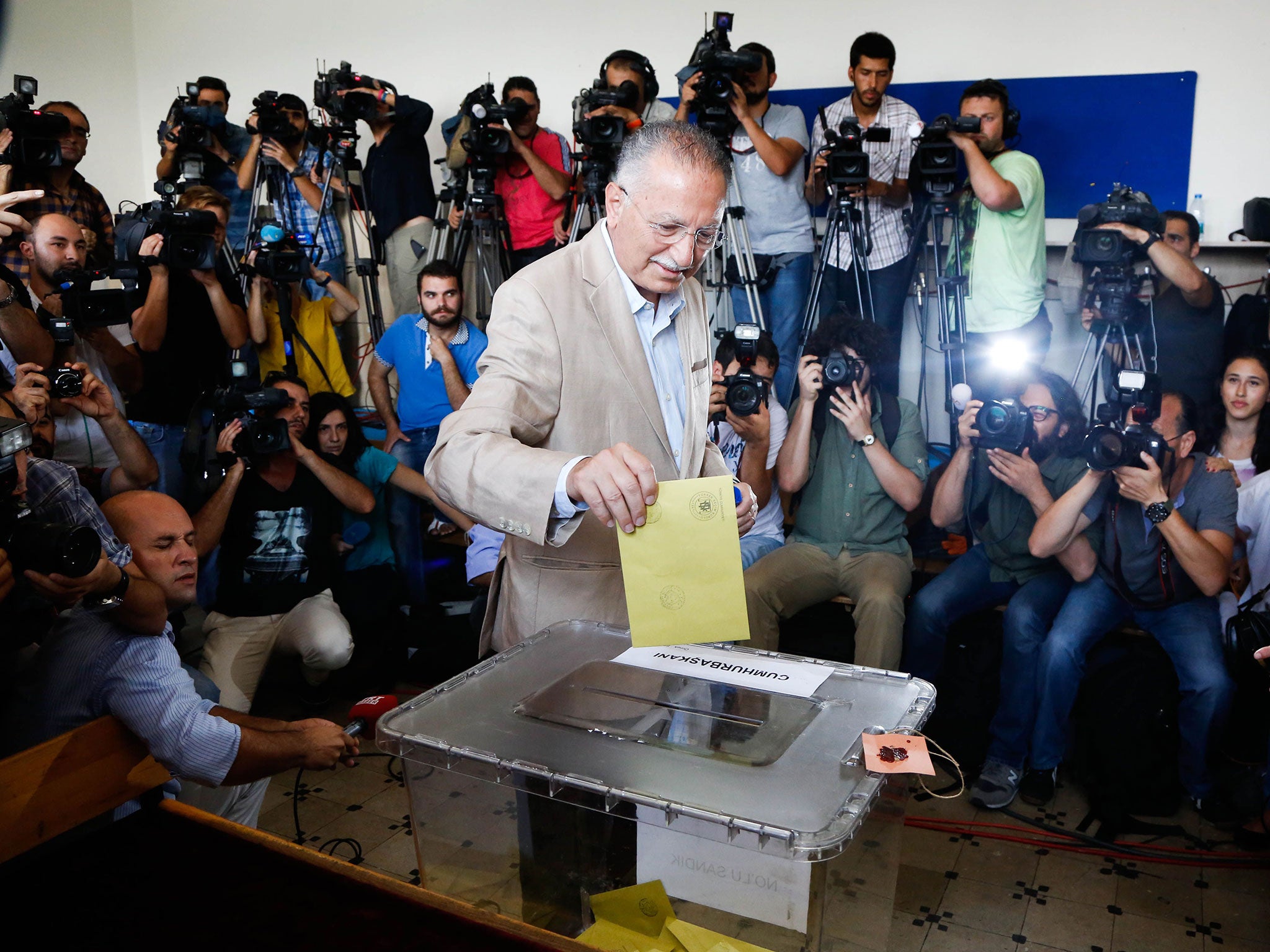 Recep Tayyip Erdogan casts his vote
