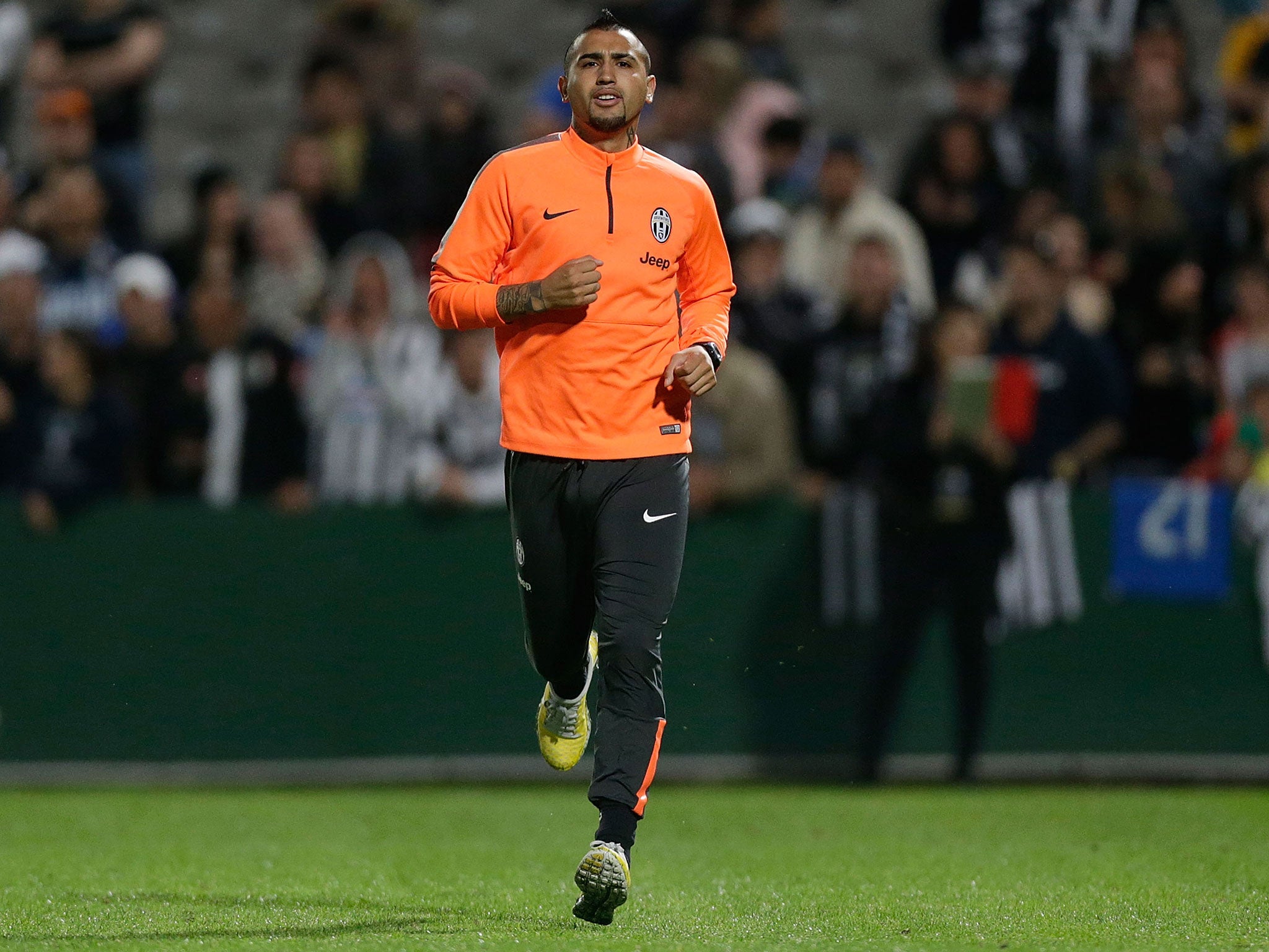 Arturo Vidal's agent is due to meet Louis van Gaal this week over a proposed move to Manchester United