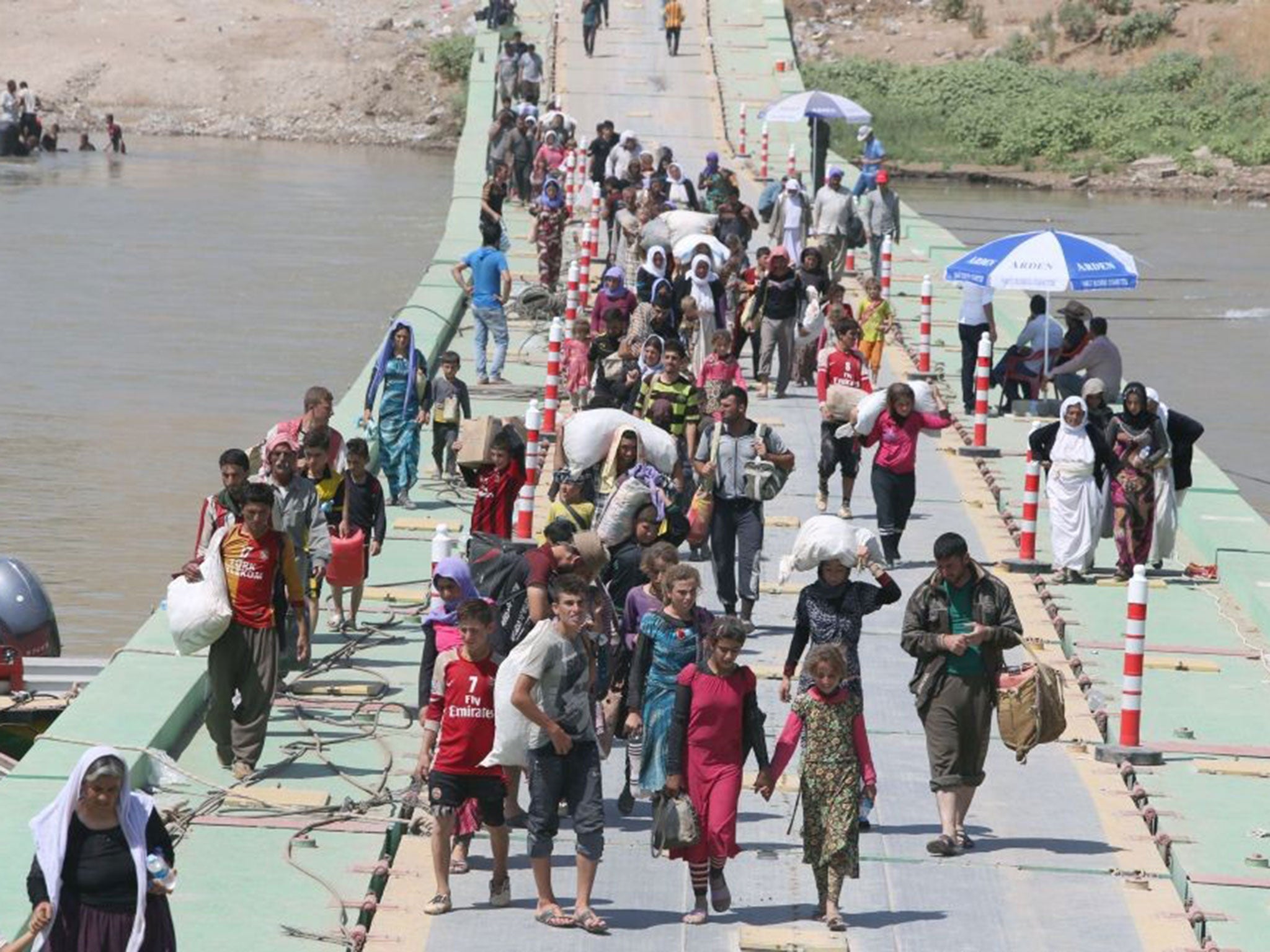 Iraqis from the Yazidi community at the Iraqi-Syrian border at Fishkhabur, where thousands have fled