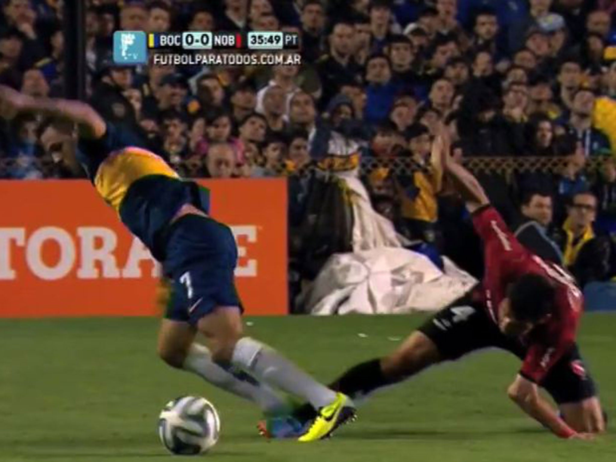 Newell's Old Boys defender Martin Caceres dislocated his arm against Boca Juniors