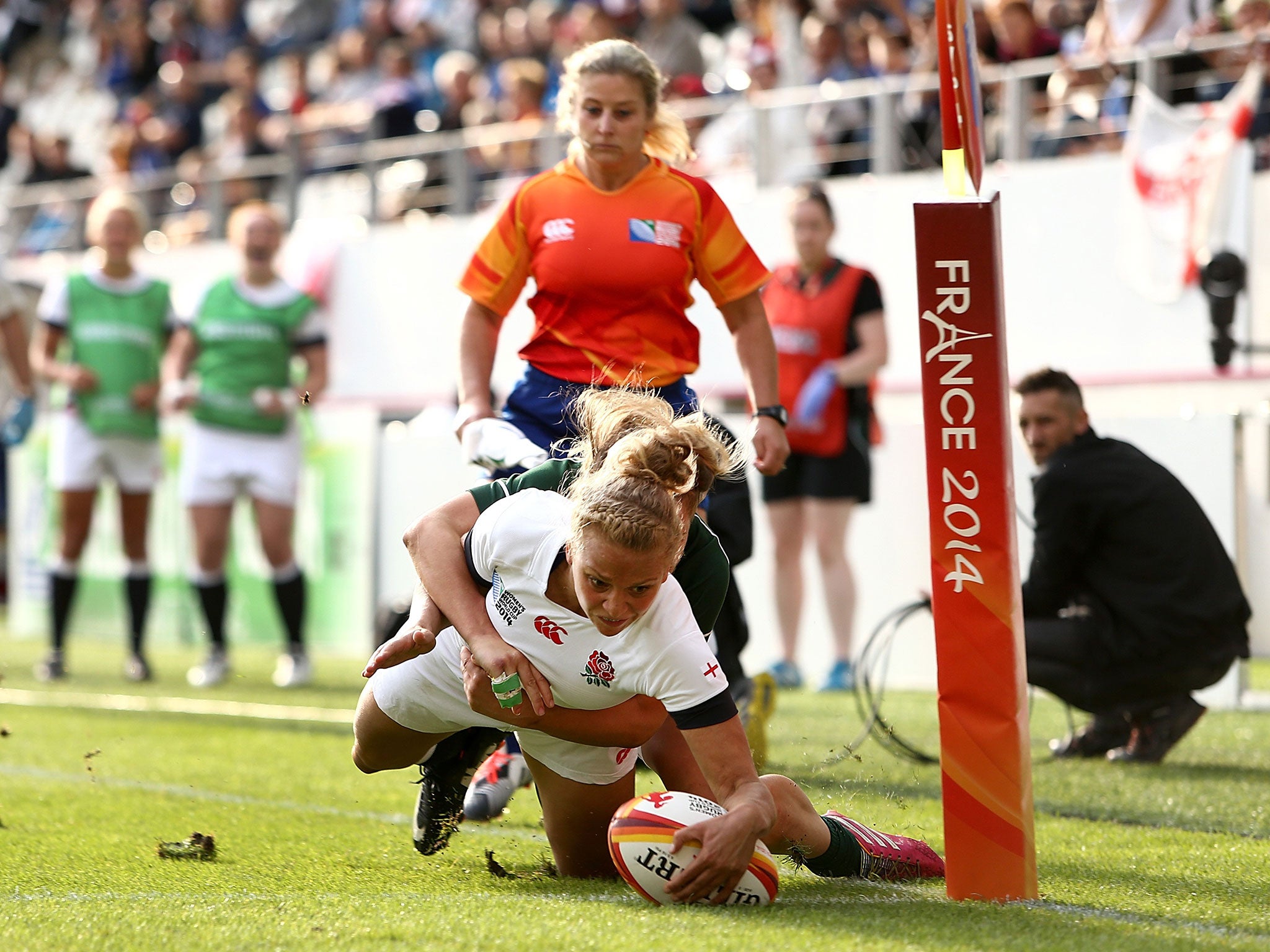 England’s Kay Wilson touches down against Ireland