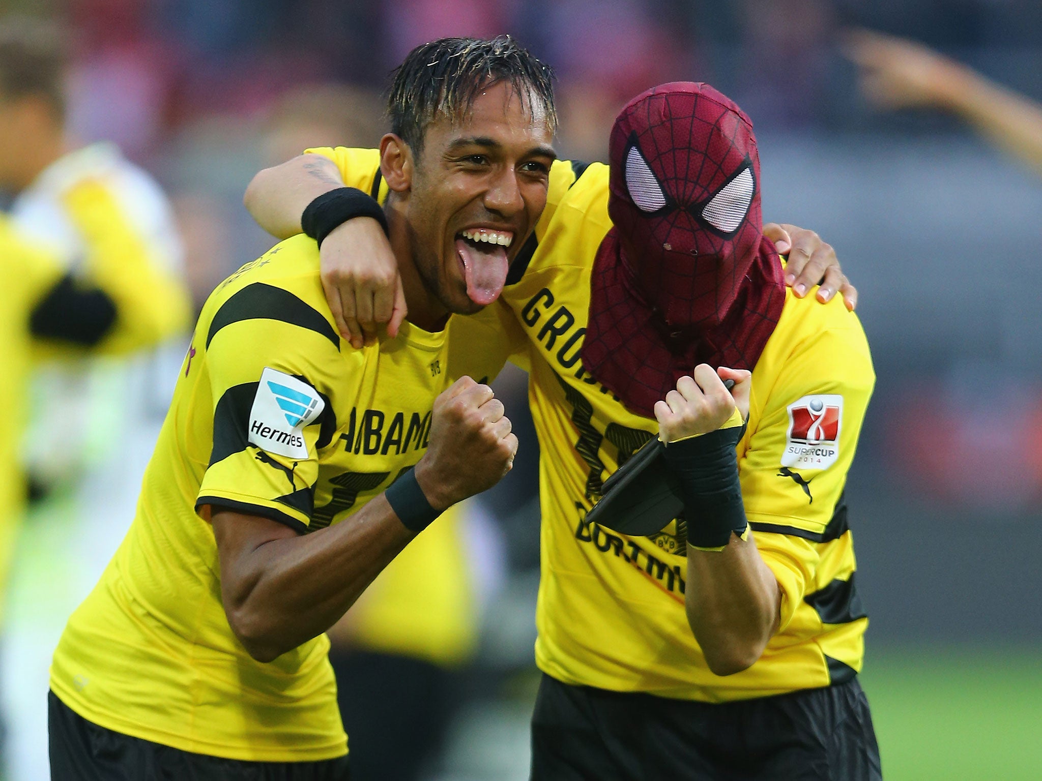 Aubameyang let Kevin Grosskreutz wear his mask after the full-time whistle