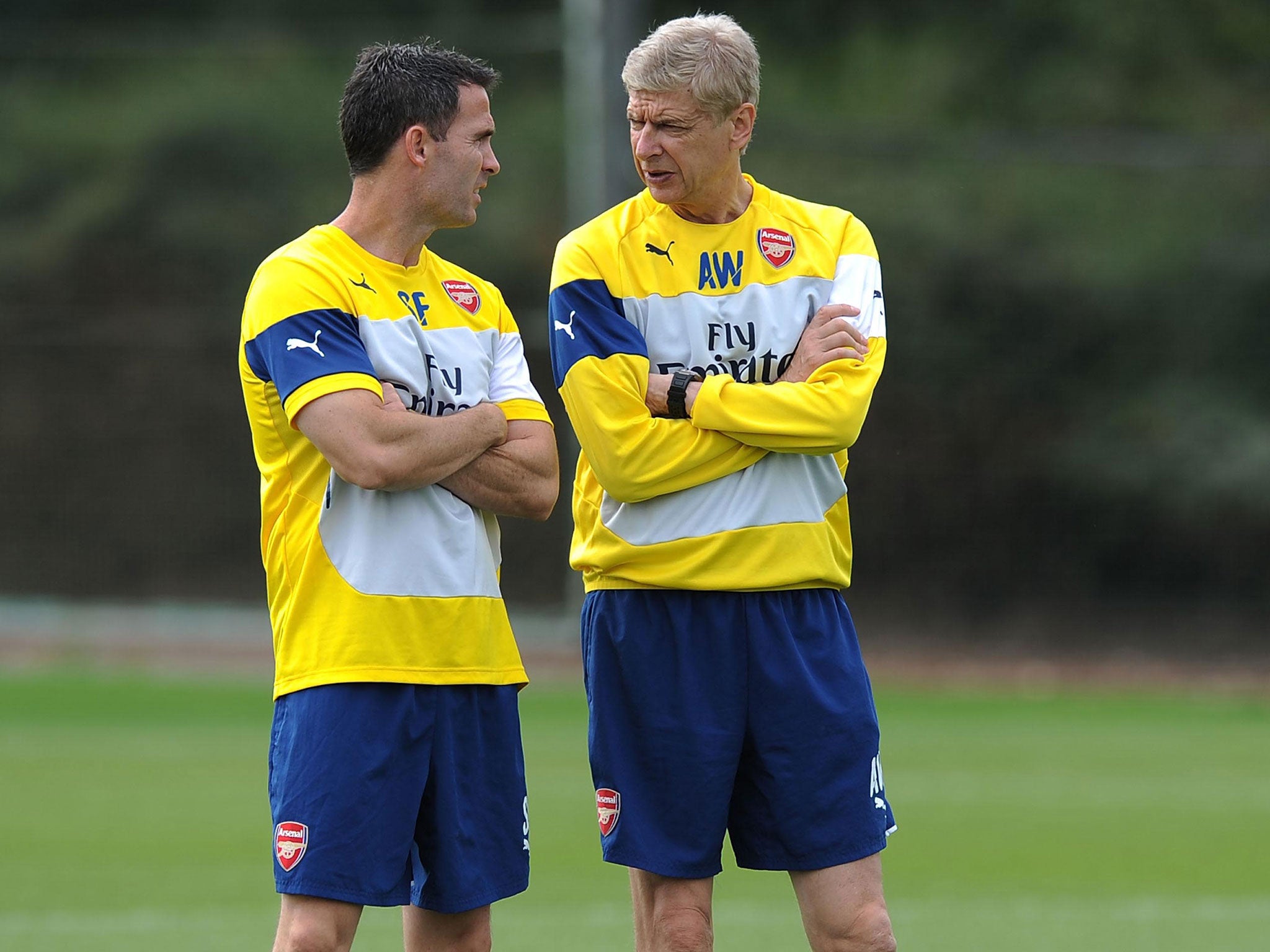 Shad Forsythe (right) converses with Arsenal manager Arsene Wenger during the Gunners' pre-season training