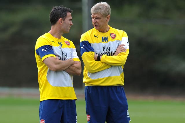 Arsenal manager Arsene Wenger (right) converses with newly appointed fitness coach Shad Forsythe during the pre-season training