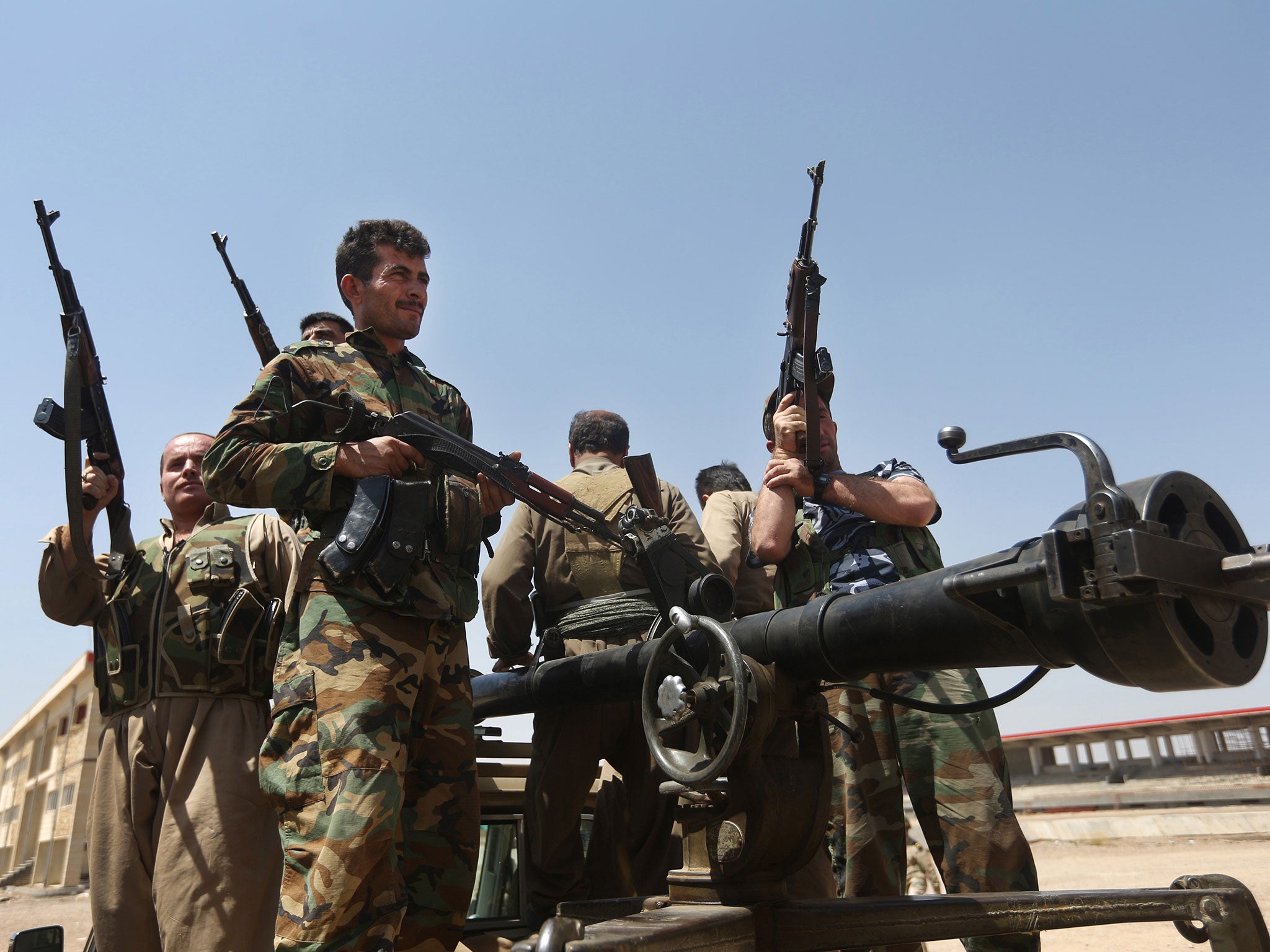 Kurdish peshmerga fighters take positions on the front line
