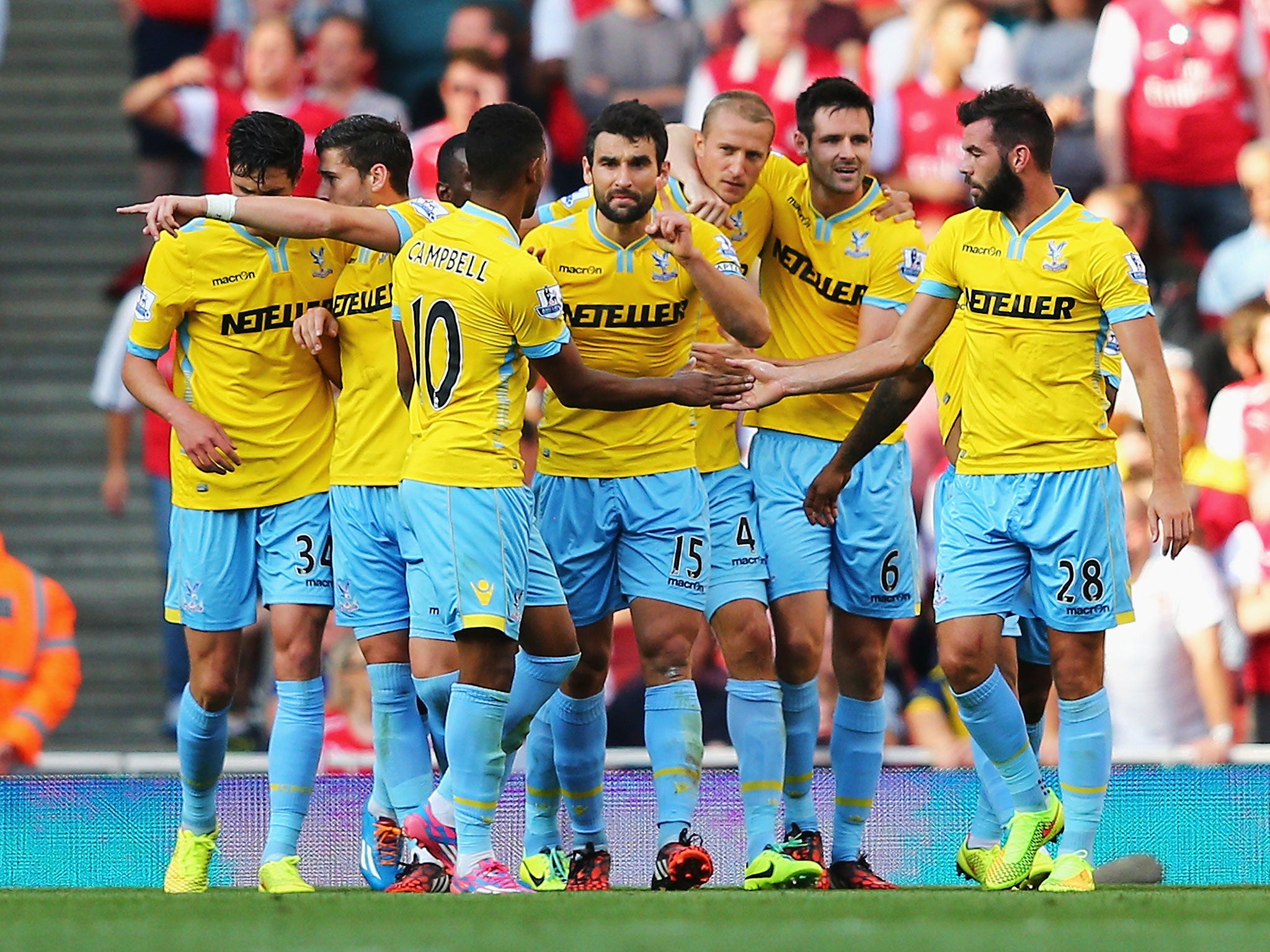 Crystal Palace players celebrate after Brede Hangeland made it 1-0 against Arsenal