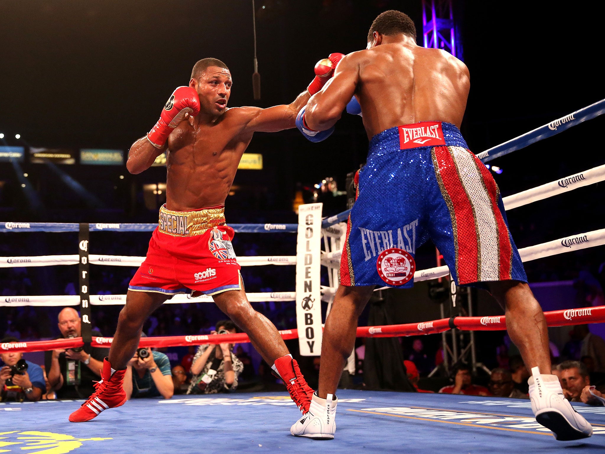 Kell Brook lands his jab on Shawn Porter