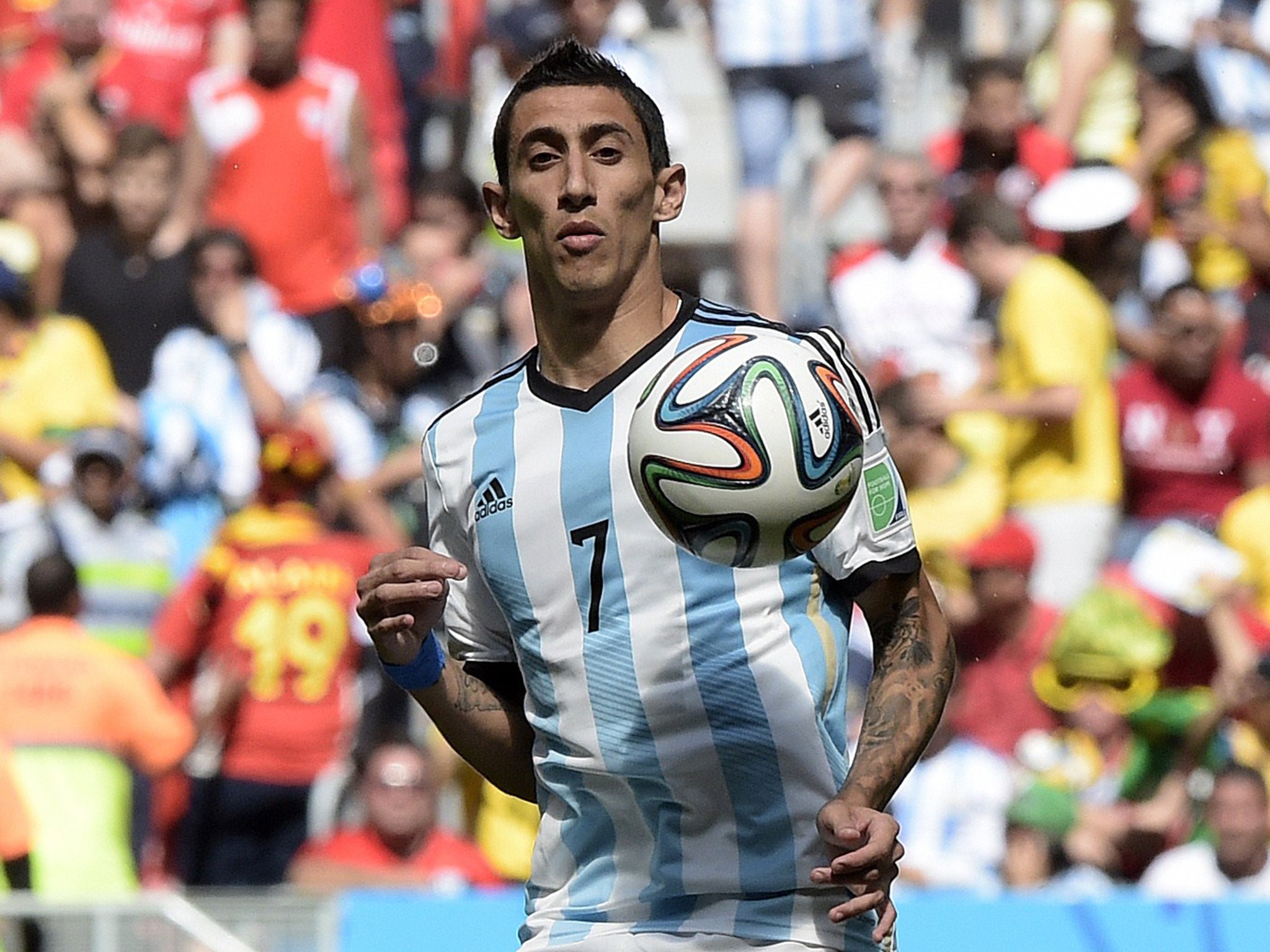 Angel di Maria says Cristiano Ronaldo told him to wear Manchester