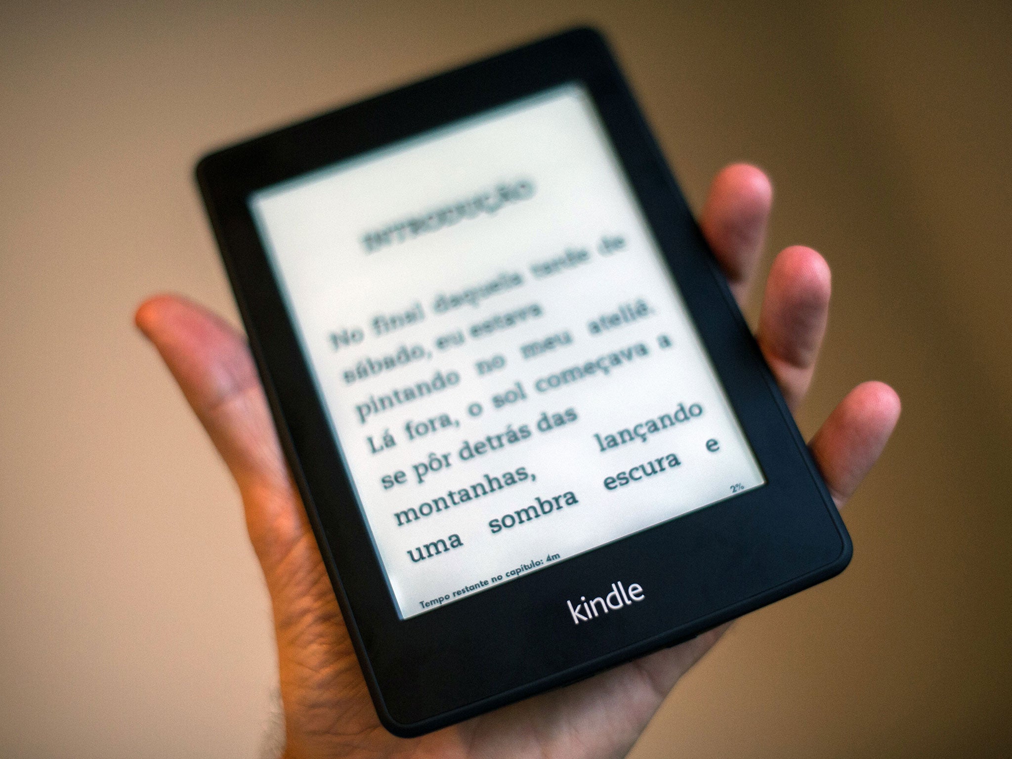 Scientists have claimed Kindle e-readers make it harder for readers to recall the plot of a story