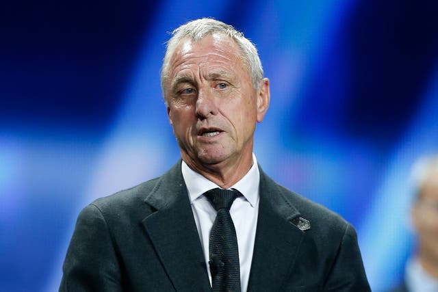 A Dutch newspaper has apologised to Johan Cruyff after bogus report that claimed he was dead went viral