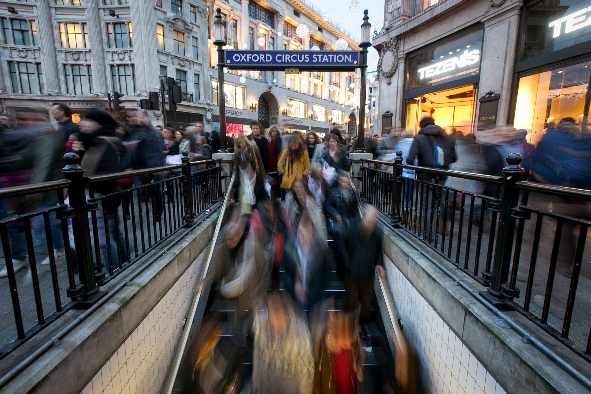Shoppers in London's Oxford circus