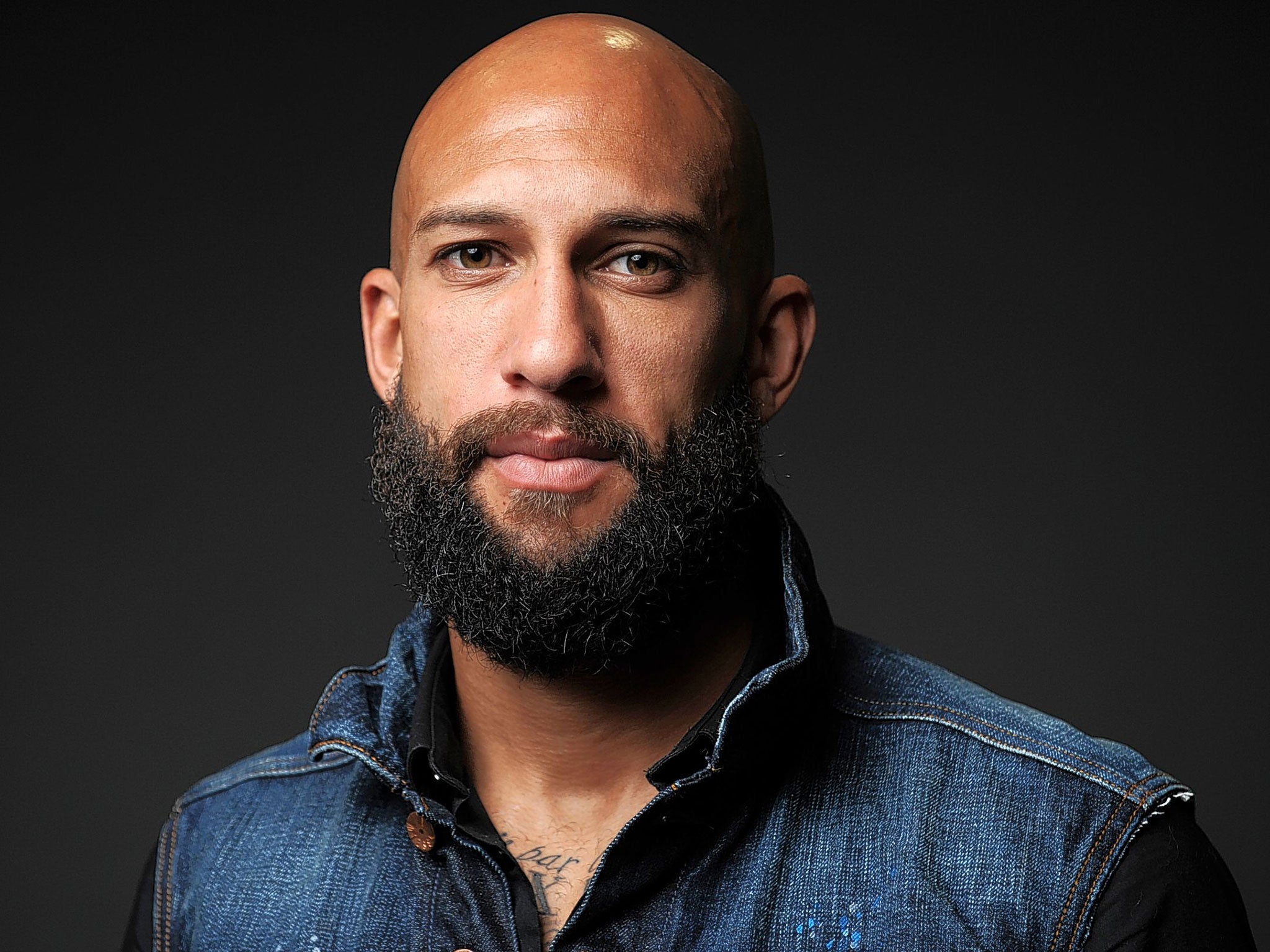 Tim Howard, the Everton goalkeeper, will be trying to repeat last season’s victory over Arsenal