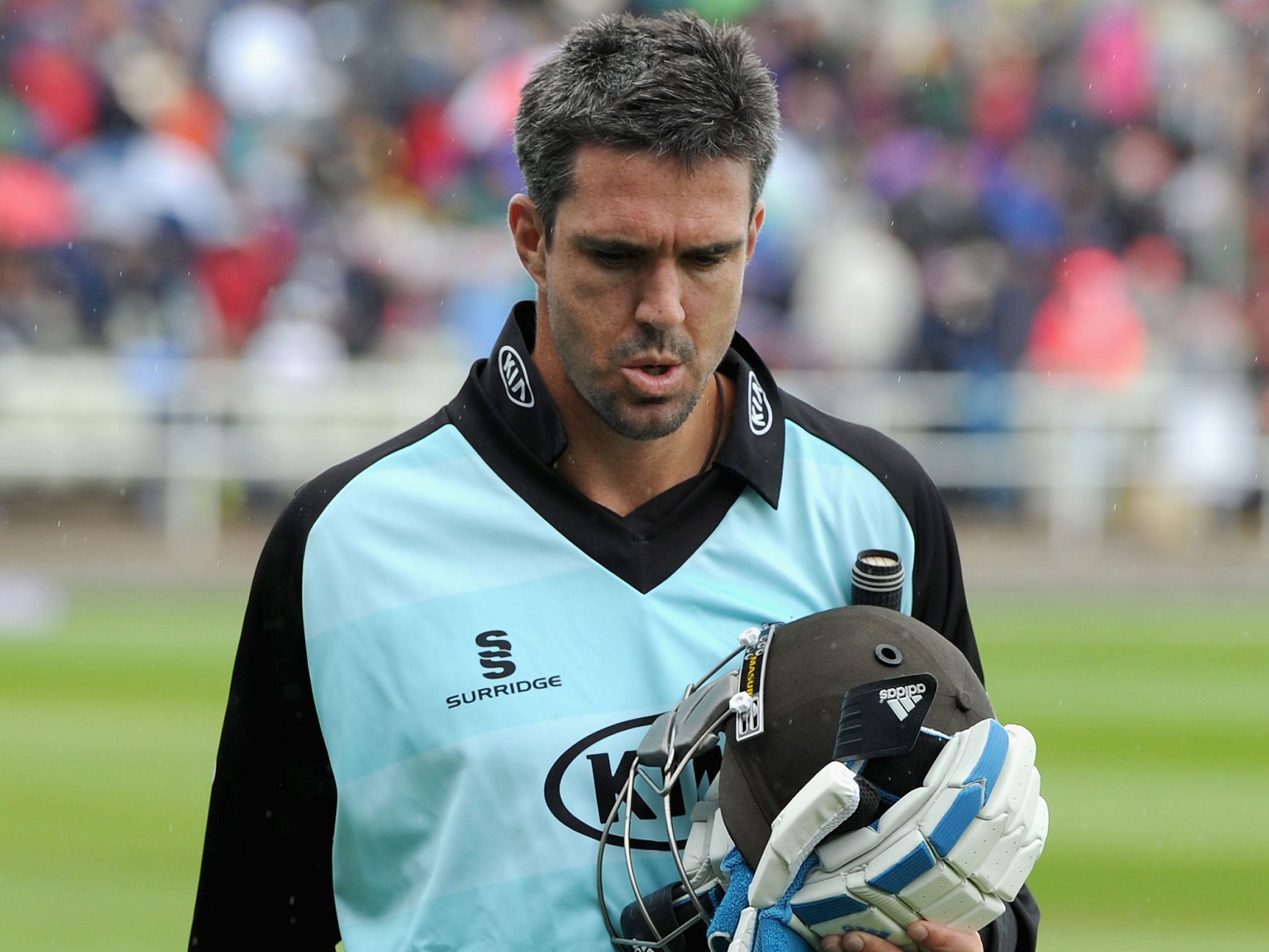 Pietersen trudges off the field after Surrey's defeat