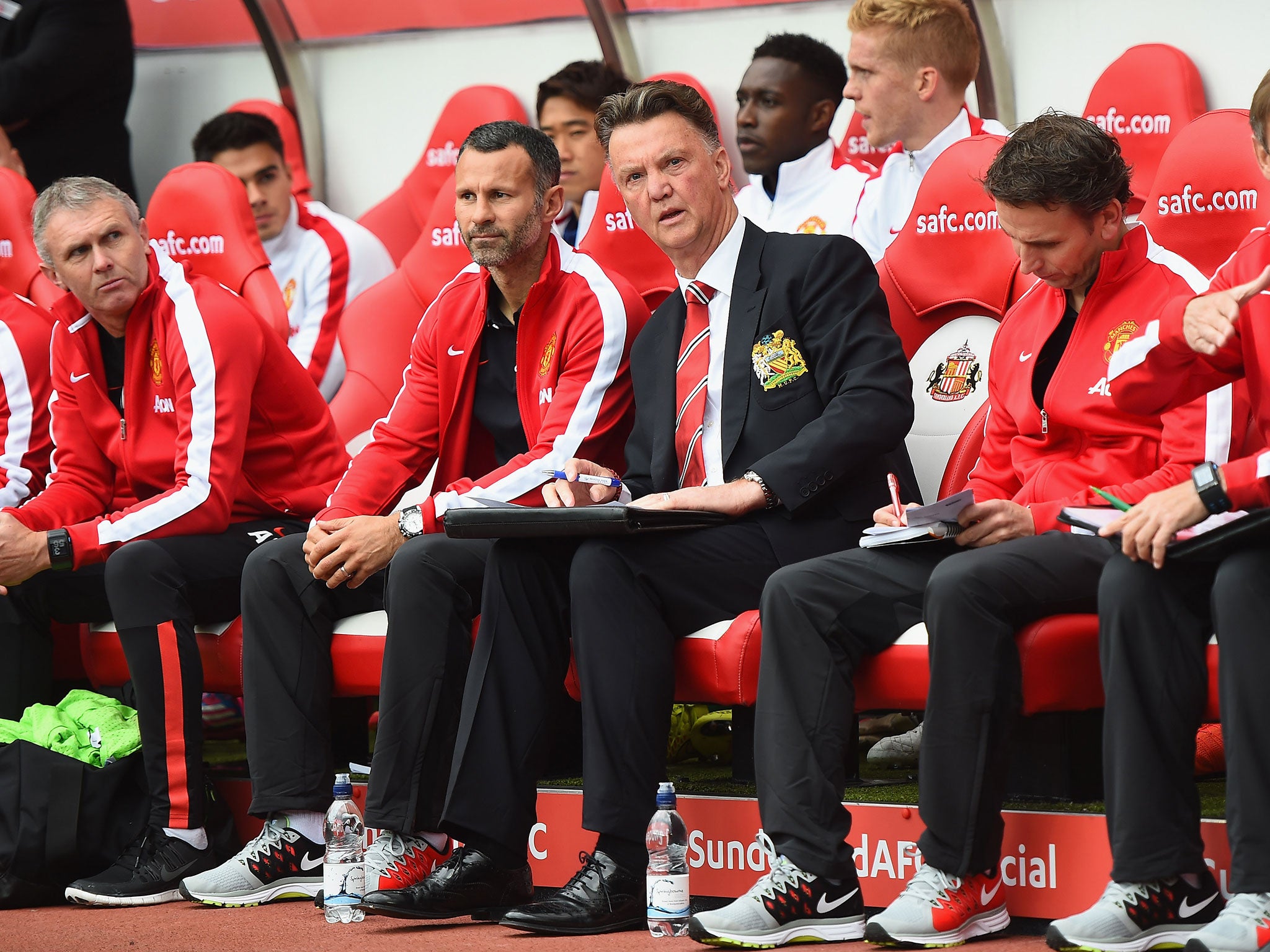 Ryan Giggs and Louis van Gaal look less than happy on the bench at Sunderland