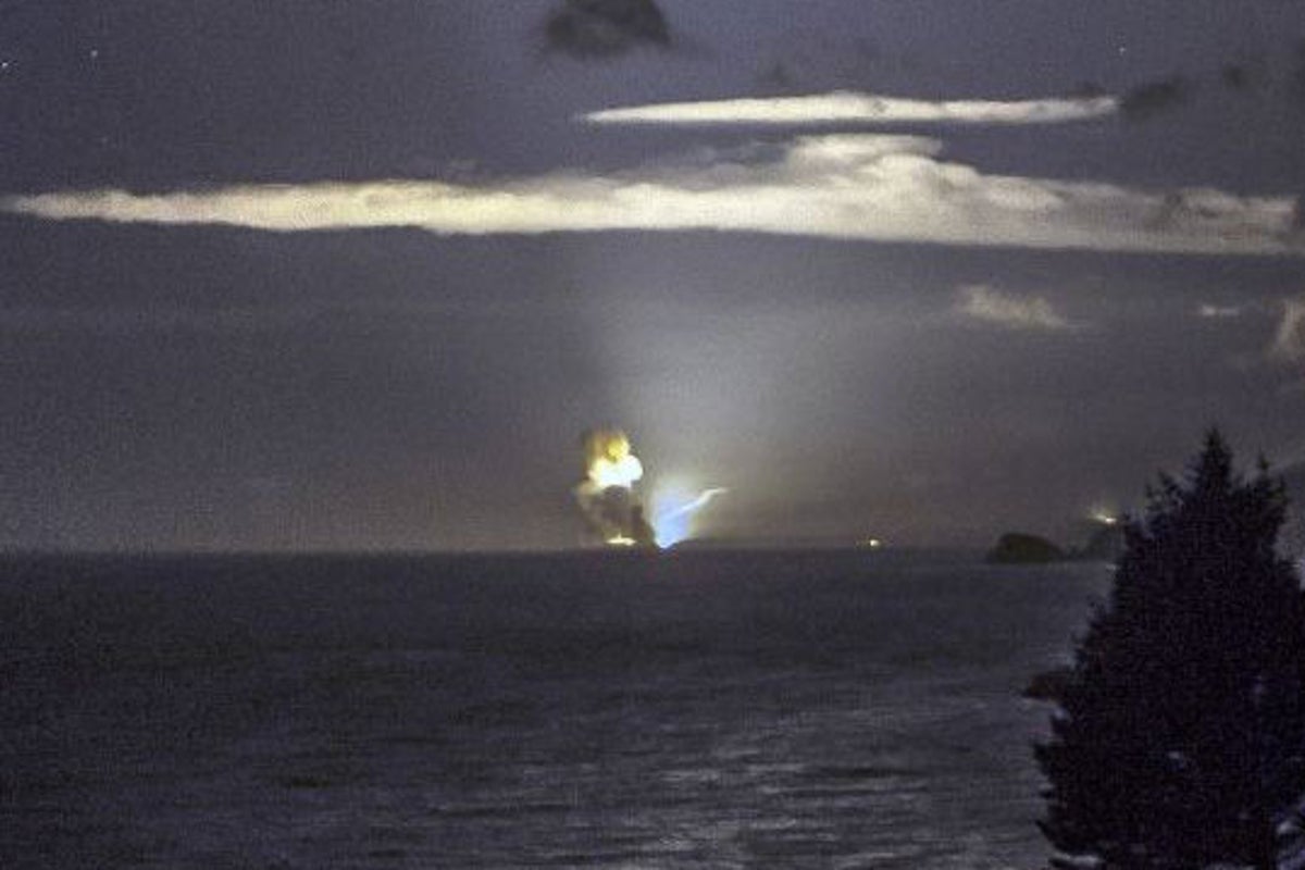 Experimental US hypersonic weapon explodes four seconds after test ...