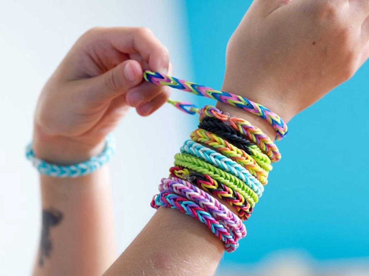 Rechthoek bezig Korting Loom bands: Doctors warn parents about the risks of popular toy at  Christmas | The Independent | The Independent