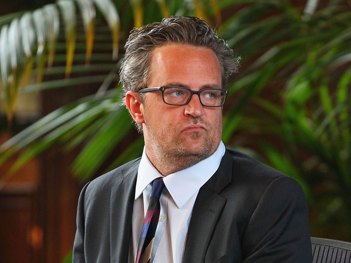 Matthew perry. Мэттью Перри. Мэттью Перри 2019. Метью Перри сейчас фото 2020. Шоу подстава с Метью Перри.