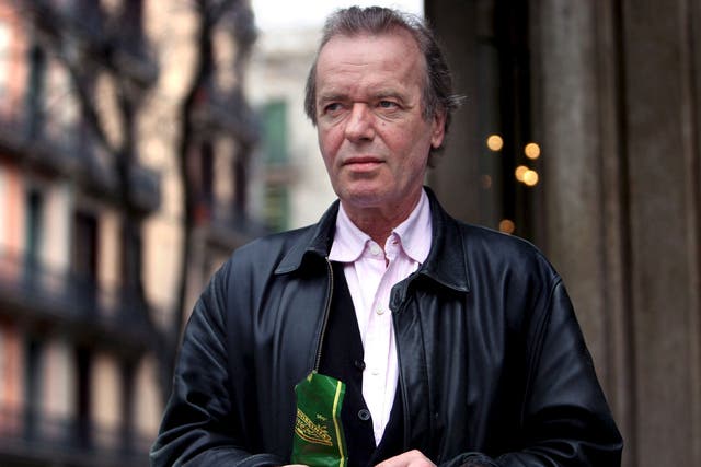Writer Martin Amis has indicated that he may return to Britain