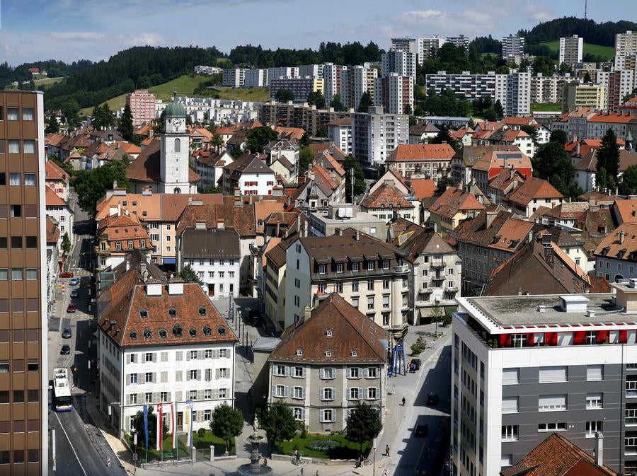 A child has died in La Chaux-de-Fonds, Switzerland after being left in a car