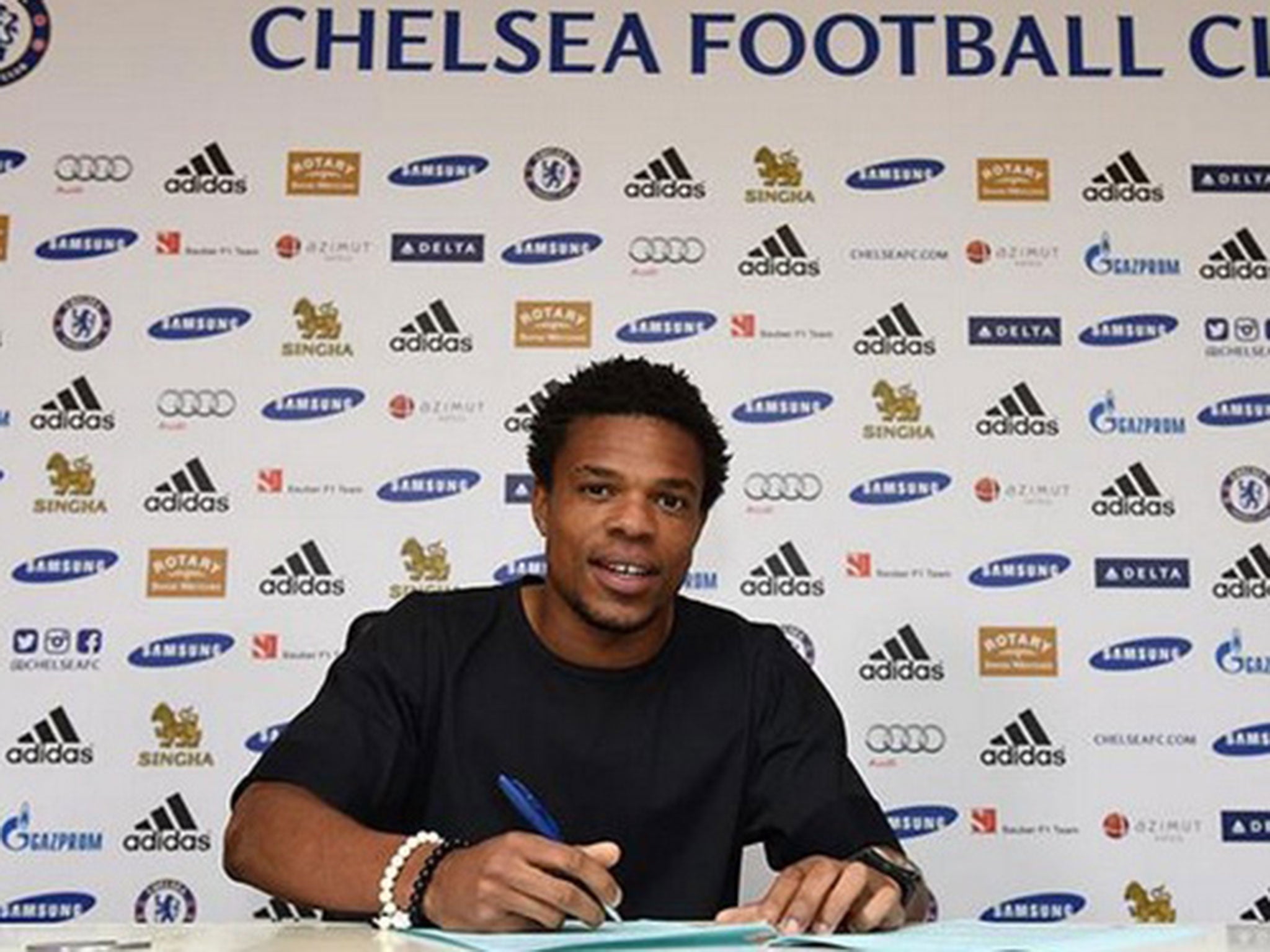 Loic Remy signs for Chelsea