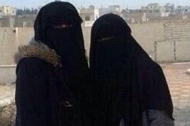 Aqsa Mahmood and another woman in Syria in a picture tweeted in 2014.