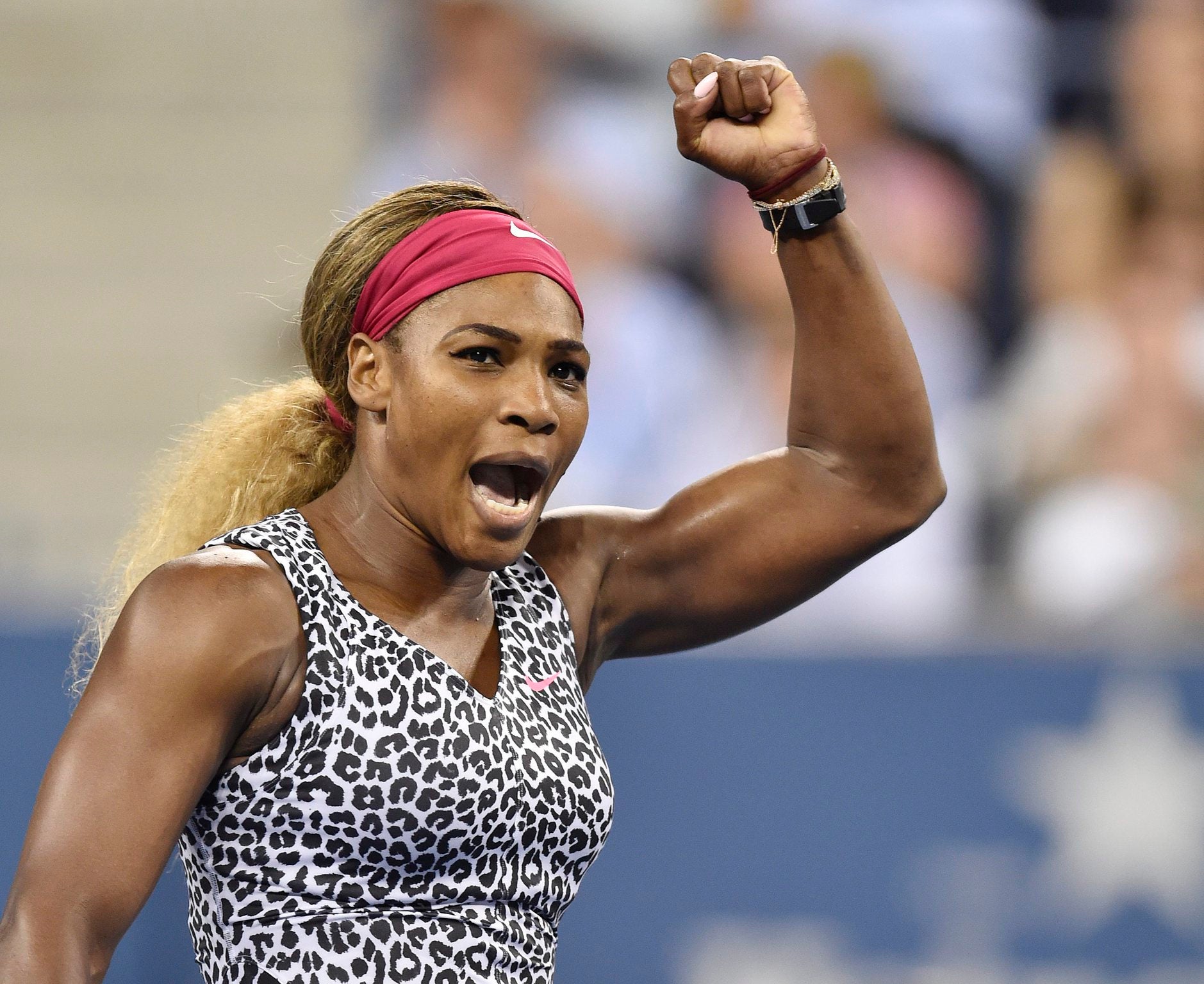 US Open 2014: Serena Williams roars into the semi-finals with a 6-3 6-2 win over Italian 11th seed Flavia Pennetta