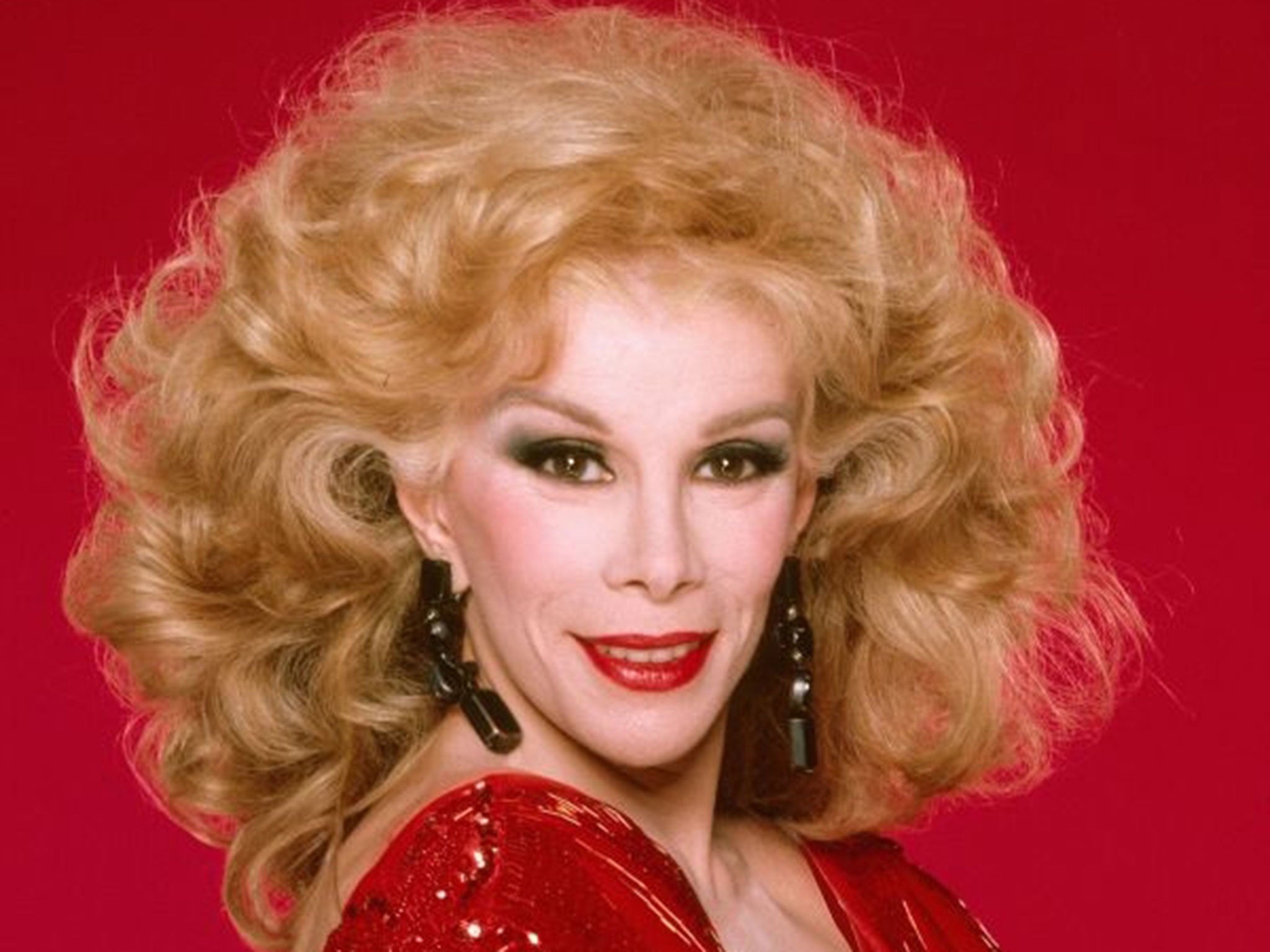Comedian Joan Rivers poses for a portrait in 1990 in Los Angeles, California.