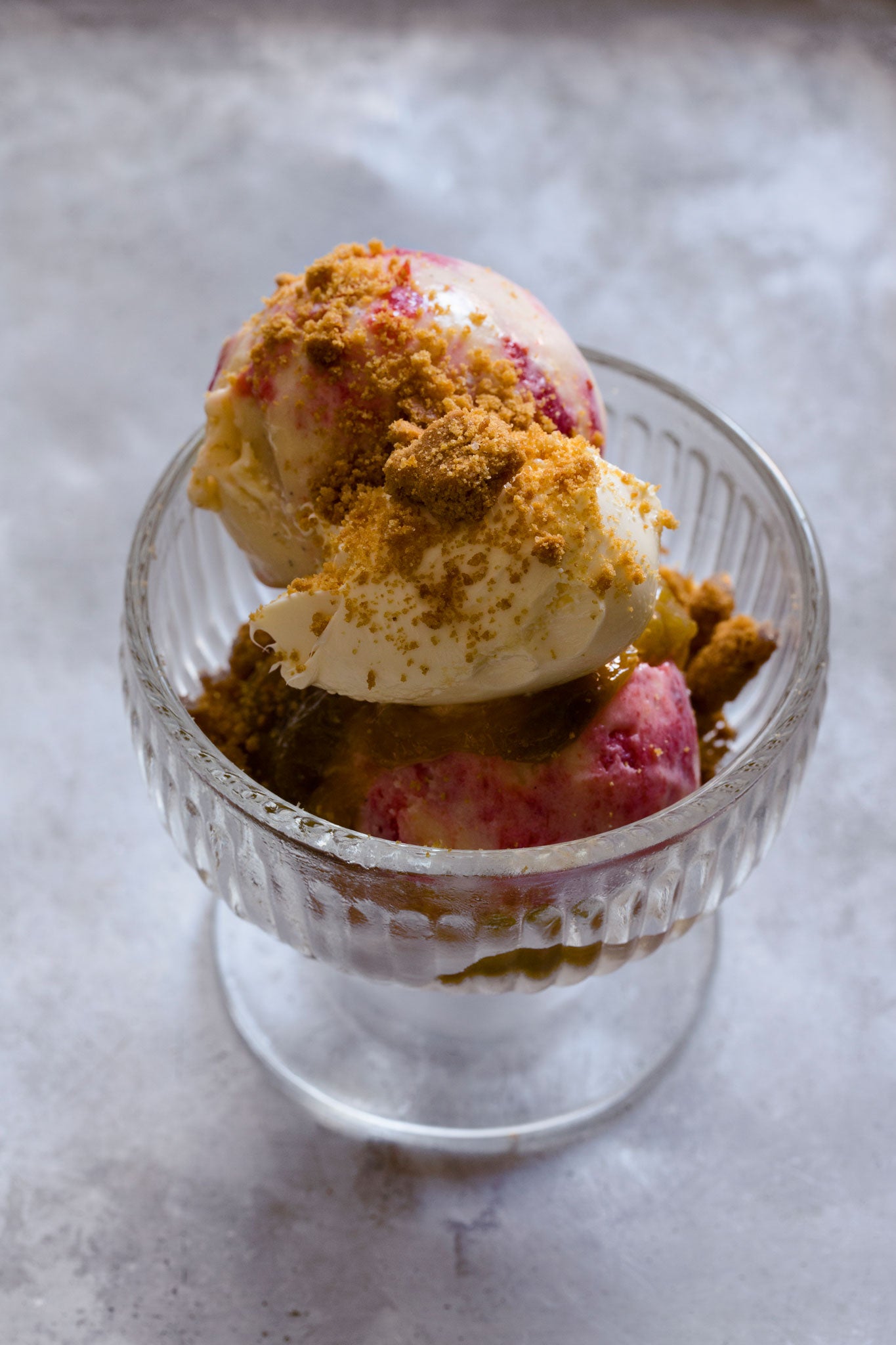 Plum coupe with gingernut biscuits