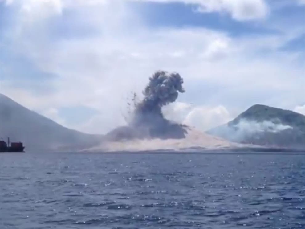 Papua New Guinea volcano Video captures explosive eruption in South