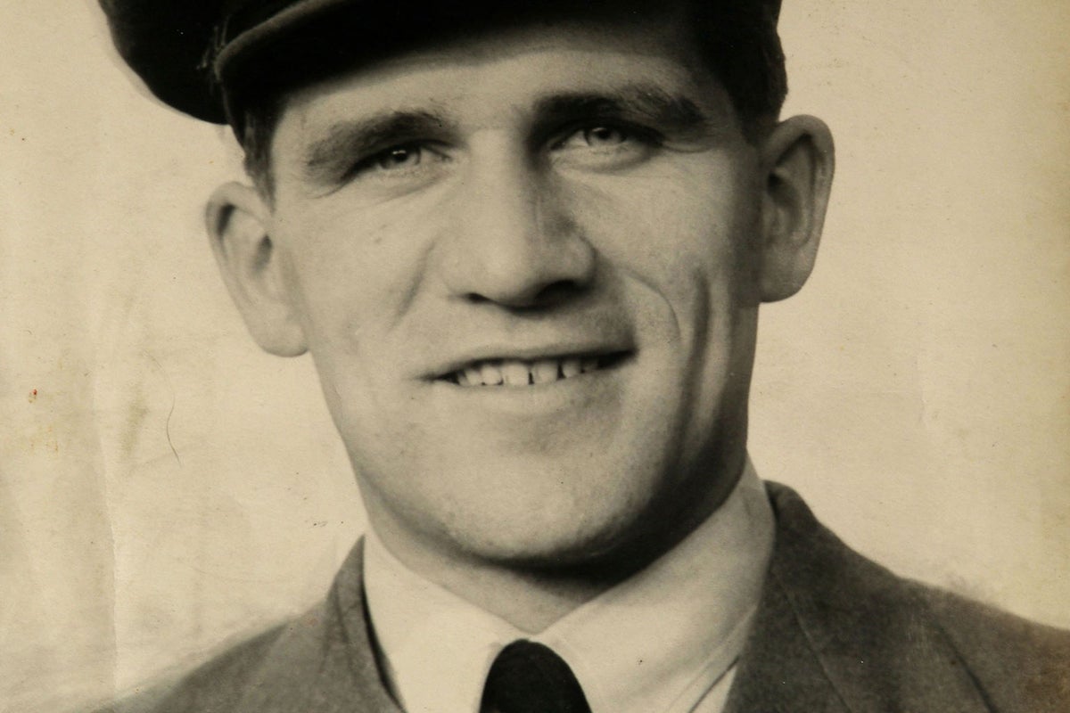 Wing Commander Ken Rees: Airman and last surviving member of the team ...