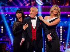 Bruce Forsyth hands over to Claudia Winkleman