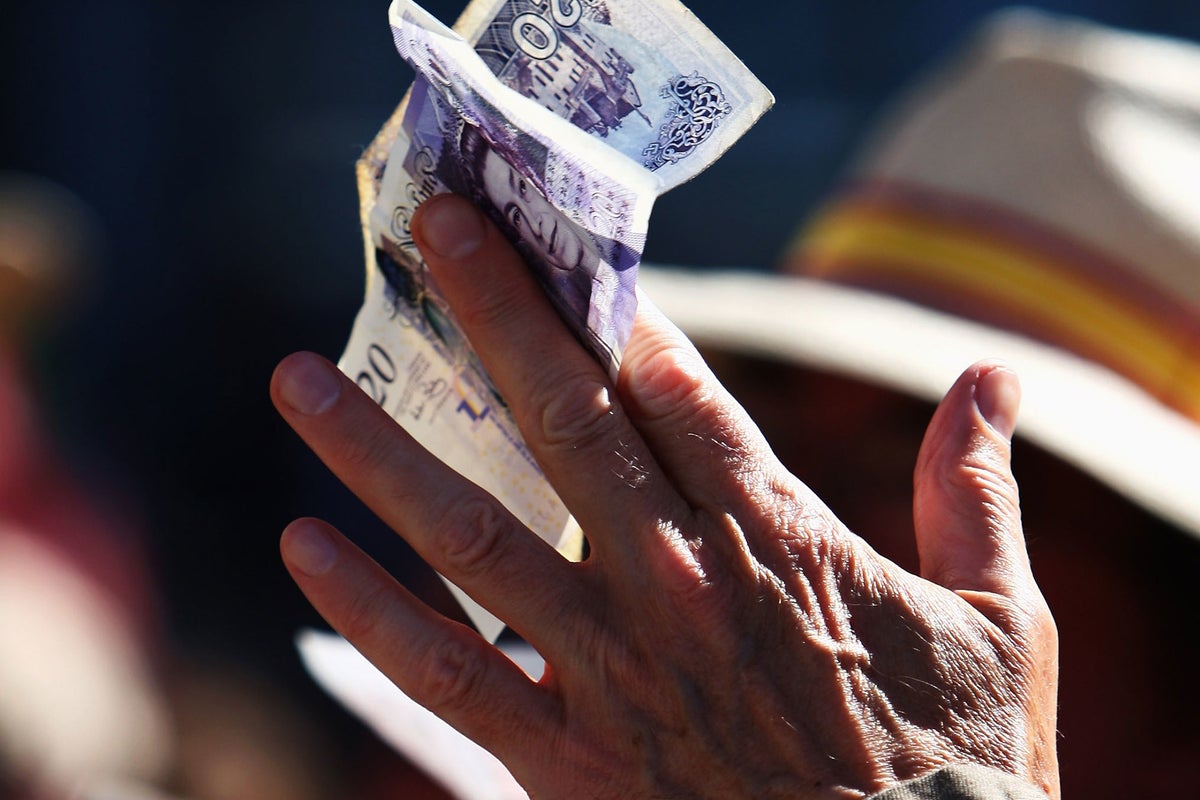 Wages rise faster than inflation, but Bank of England fears pay slowdown |  The Independent | The Independent