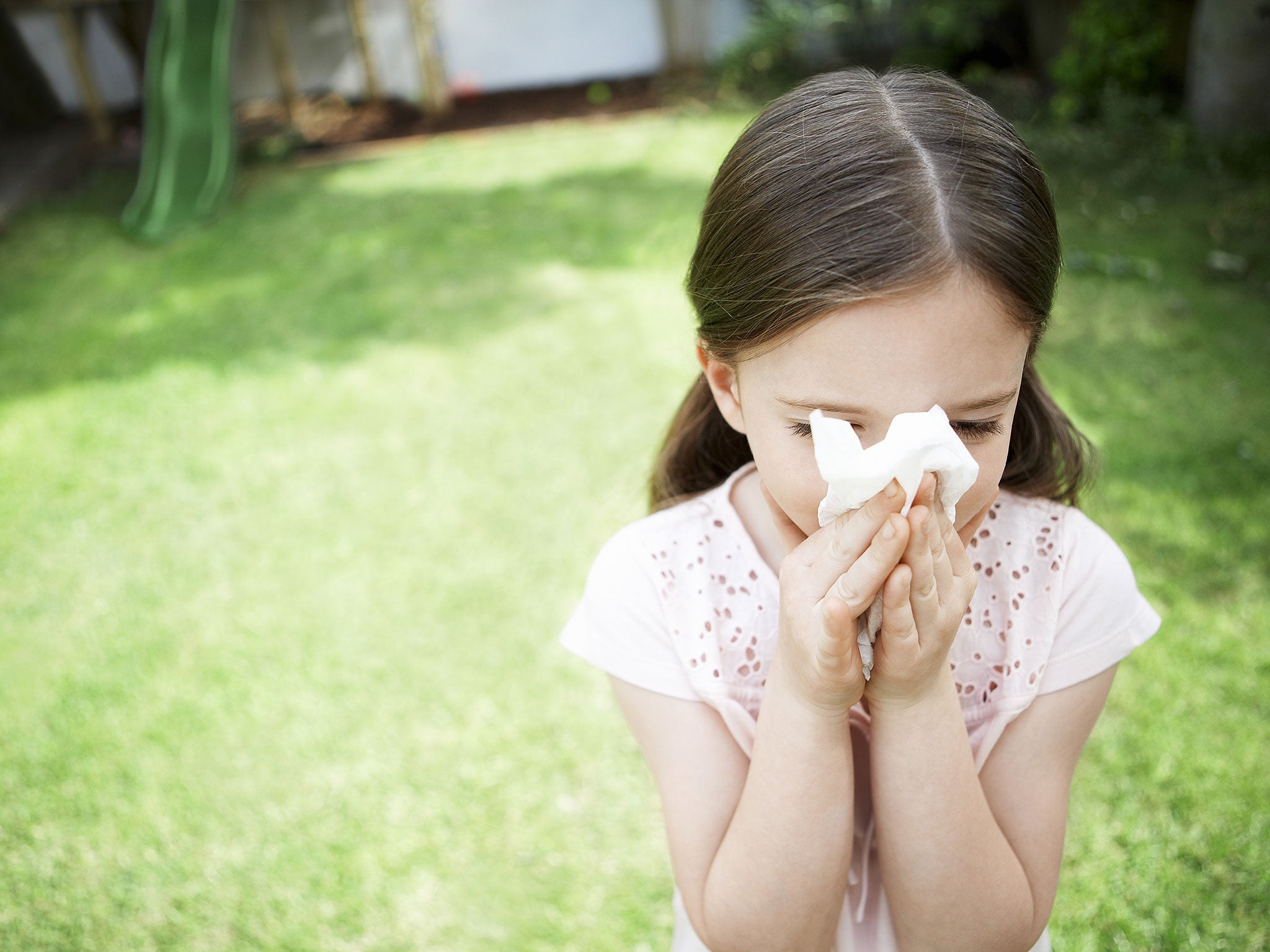Several hundred children in at least 10 US states have been treated for respiratory illnesses believed to have been cause by a rare and potentially fatal virus related to the common cold
