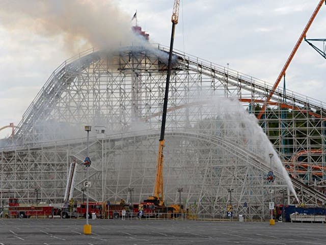 Fire on Colossus wooden rollercoaster at Six Flags Magic Mountain ...