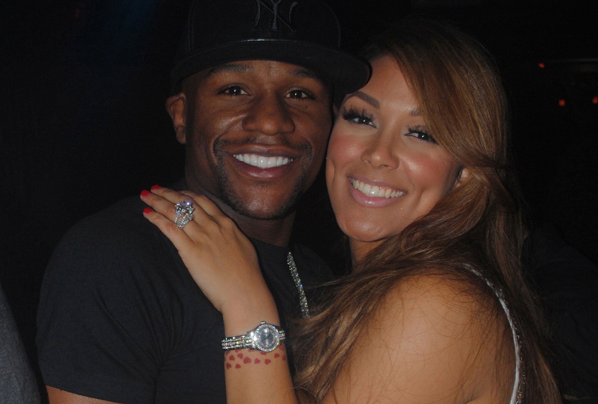 Floyd Mayweather Jr accused of beating, blackmailing and imprisoning fiancee Shantel Jackson in court documents | The Independent | The Independent