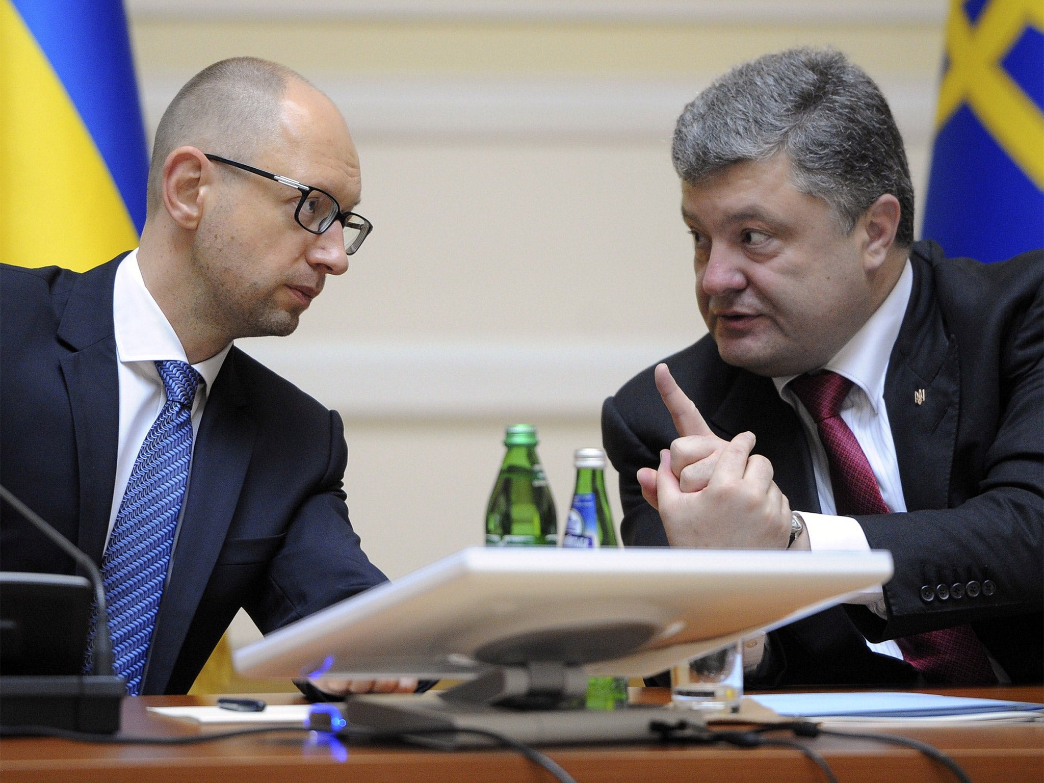 Ukrainian President Petro Poroshenko (right) talking with the Prime Minister Arseniy Yatsenyuk during a cabinet meeting in Kiev (Getty)