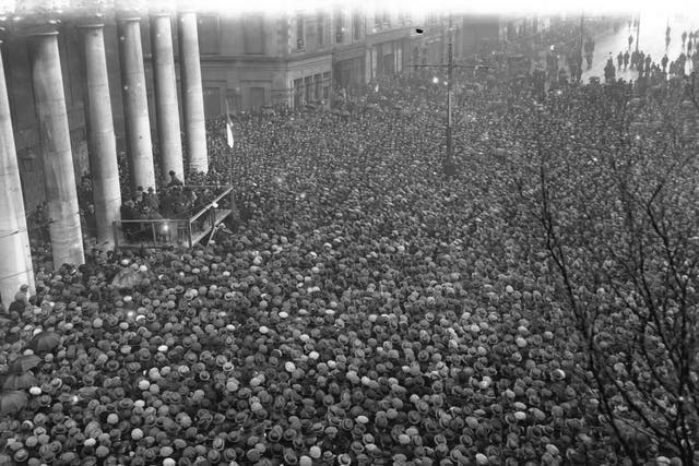 Revolutionary leader Michael Collins addresses supporters at College Green, Dublin, in 1922 after
signing the treaty establishing the Irish Free State 
