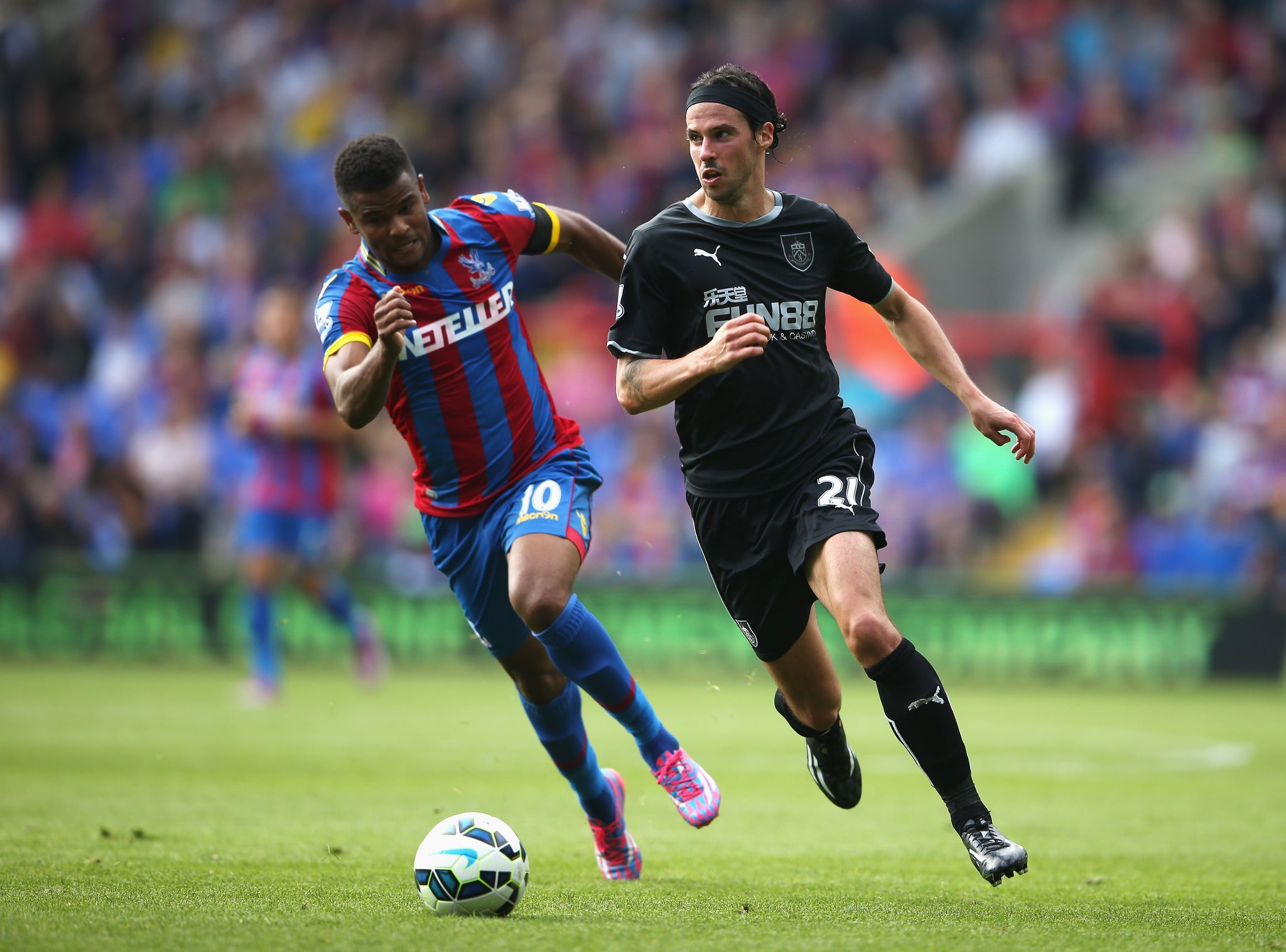 George Boyd battles with Frazier Campbell for possession