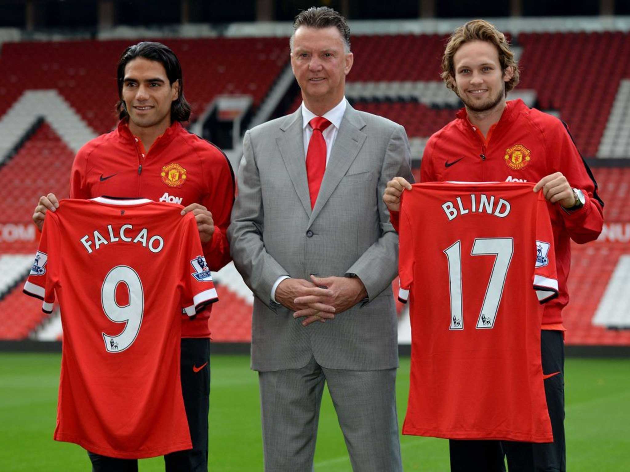 Van Gaal with his new players