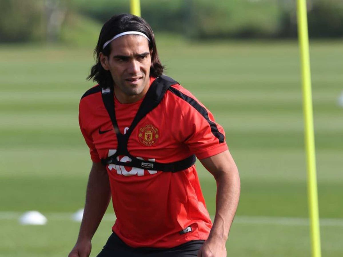 Radamel Falcao denies reports he is using ice pack on knee after every ...