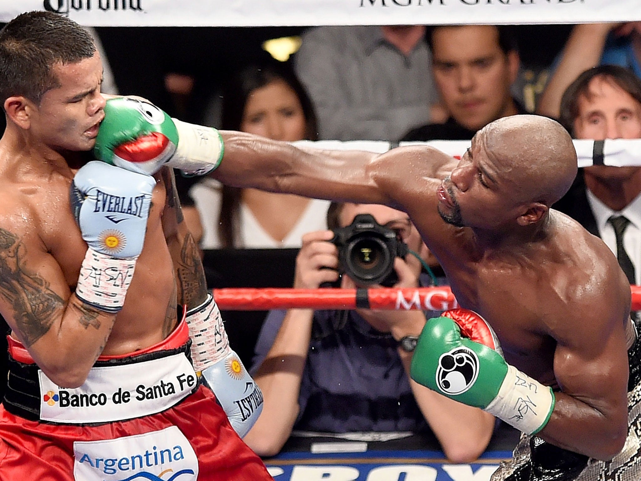 Mayweather works hard to sell $32 million payday – India TV