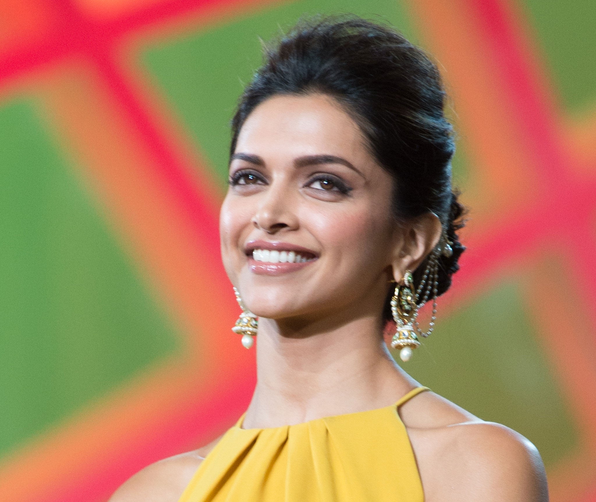 Deepika Padukone's reaction to 'cleavage show' tweet provokes anger online  | The Independent | The Independent