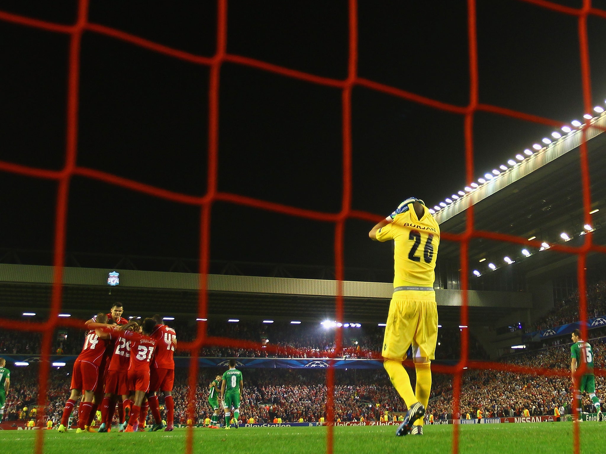 Steven Gerrard celebrates after his late winner