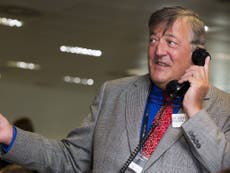 Stephen Fry turns tech reporter to review iPhone 6