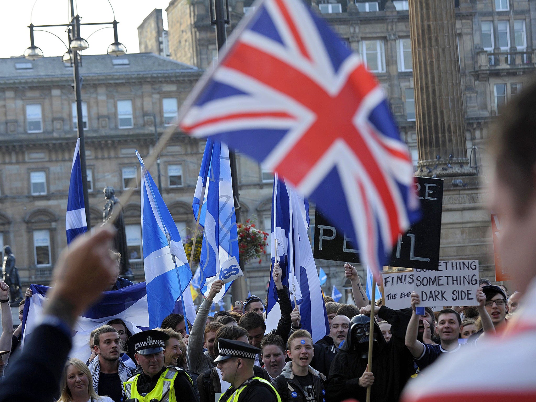 Yes and No campaign supporters face off in Glasgow's George Square, in Scotland