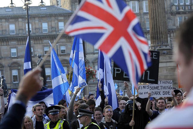Yes and No campaign supporters face off in Glasgow's George Square, in Scotland