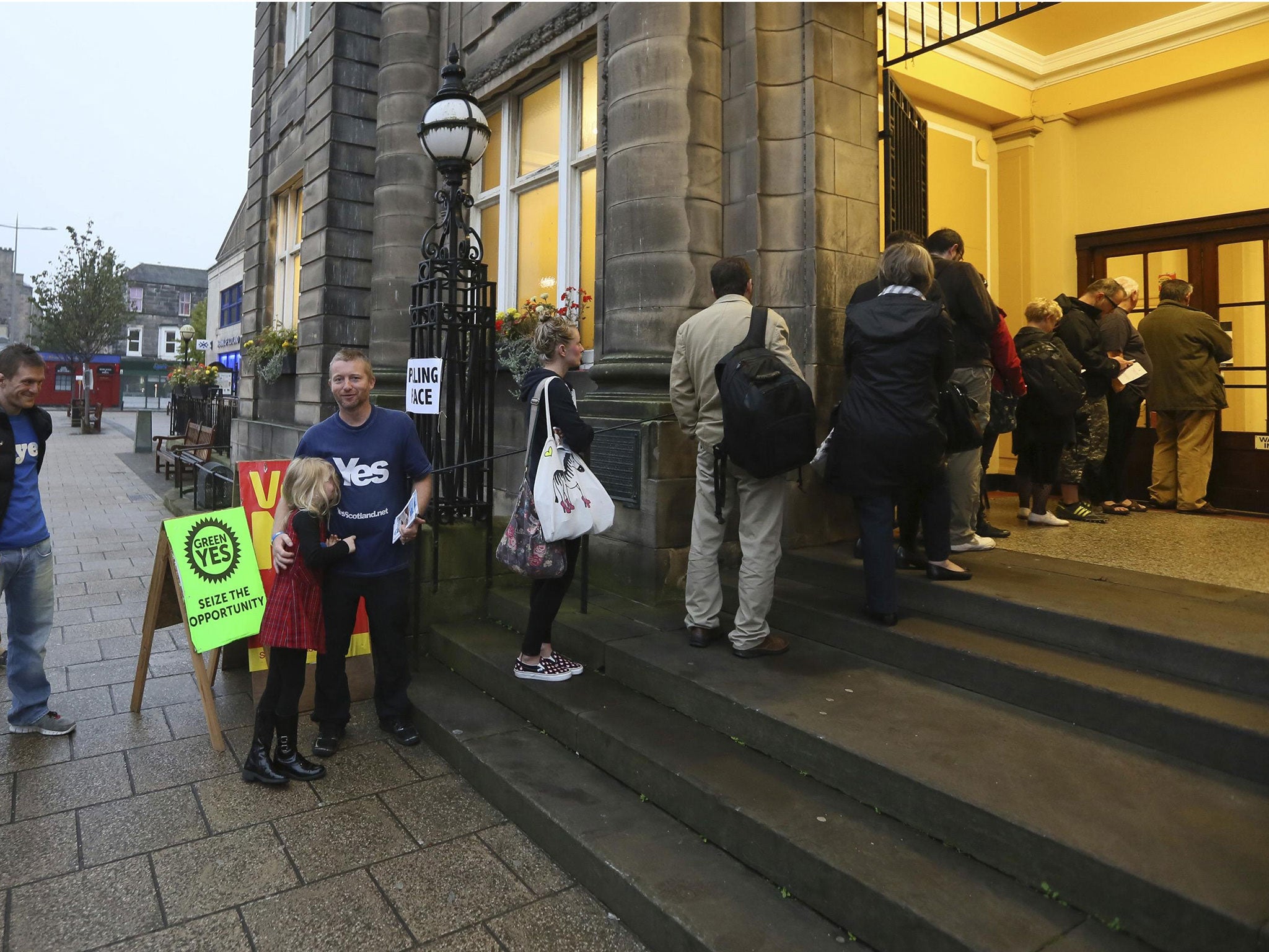 Voters wait for the polling station to open to cast their vote in Portobello near Edinburgh, Scotland September 18, 2014