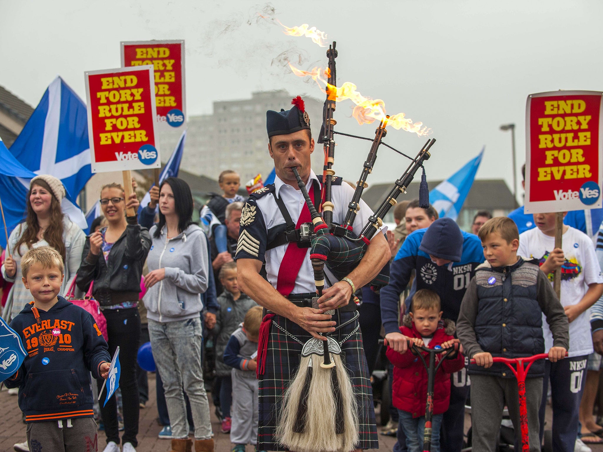 Piper Ryan Randall leads a pro-Scottish independence rally in the suburbs of Edinburgh